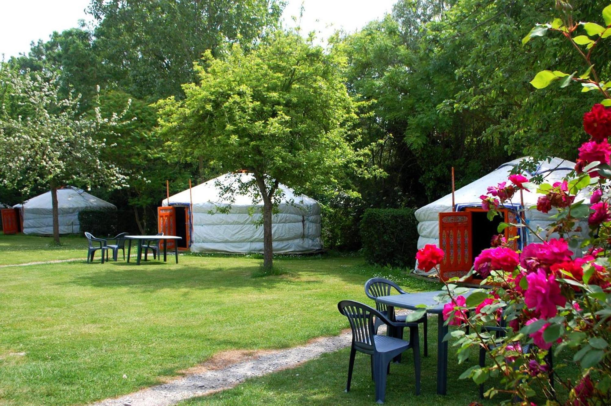 Le Village Insolite Yourte Et Roulotte Saint-Benoît-des-Ondes Exterior foto