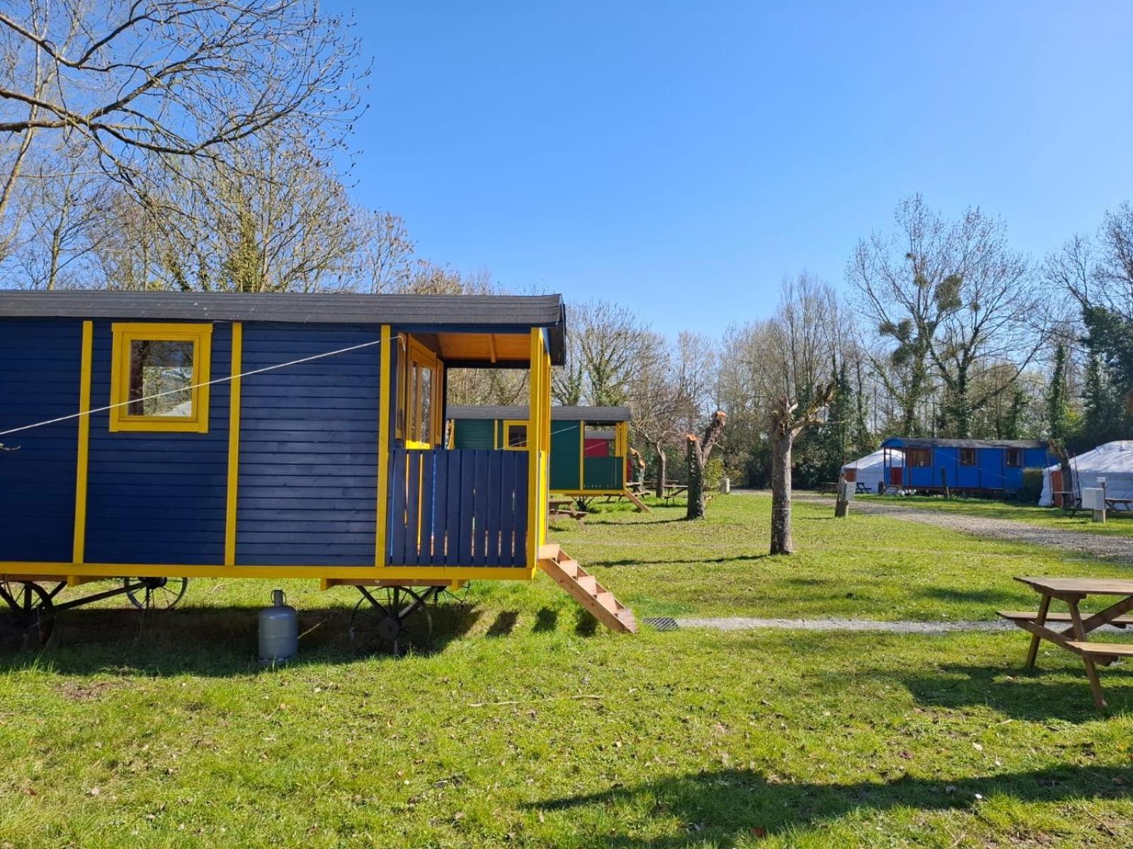 Le Village Insolite Yourte Et Roulotte Saint-Benoît-des-Ondes Exterior foto