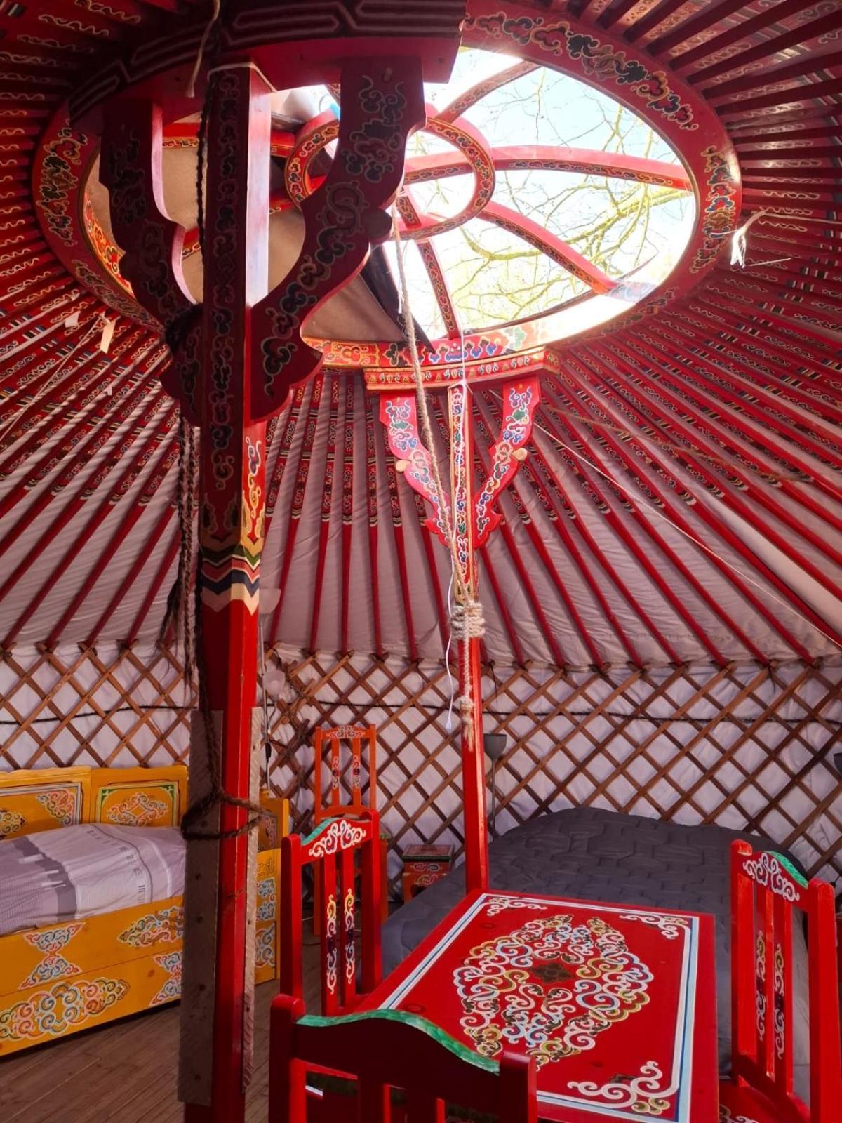 Le Village Insolite Yourte Et Roulotte Saint-Benoît-des-Ondes Exterior foto