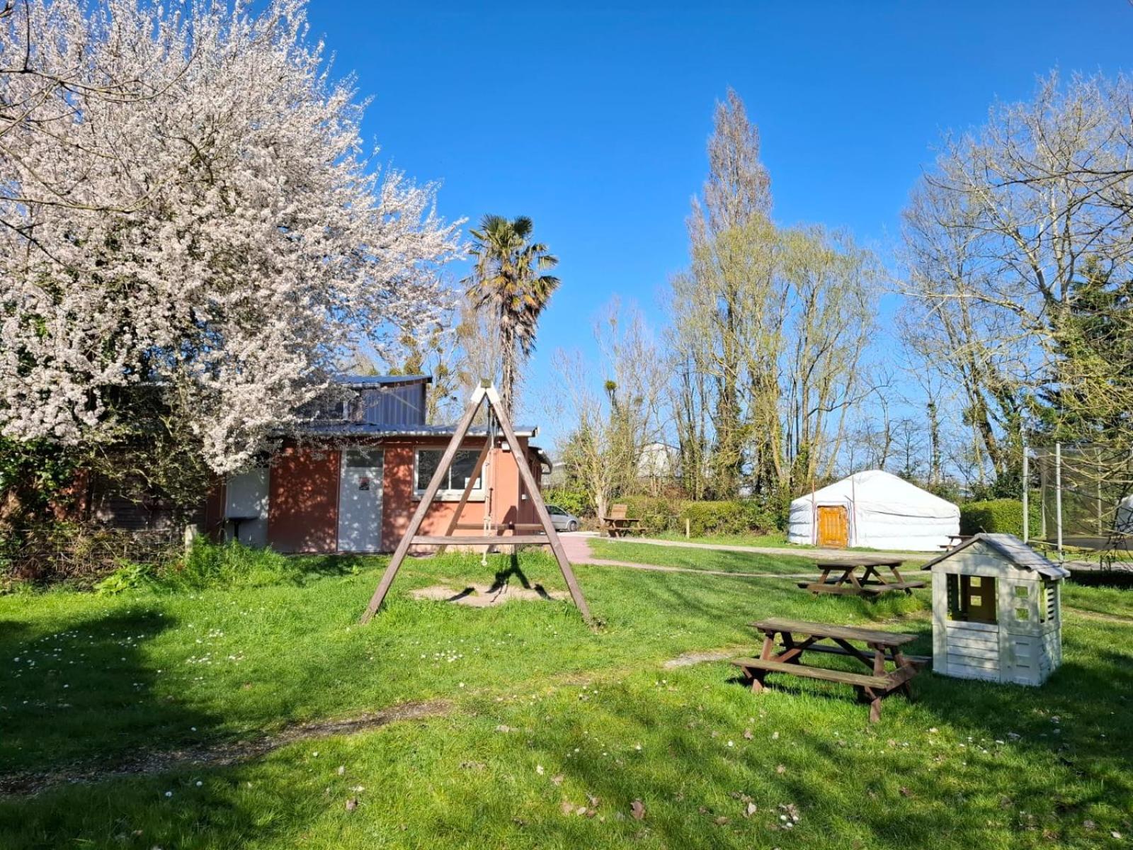 Le Village Insolite Yourte Et Roulotte Saint-Benoît-des-Ondes Exterior foto