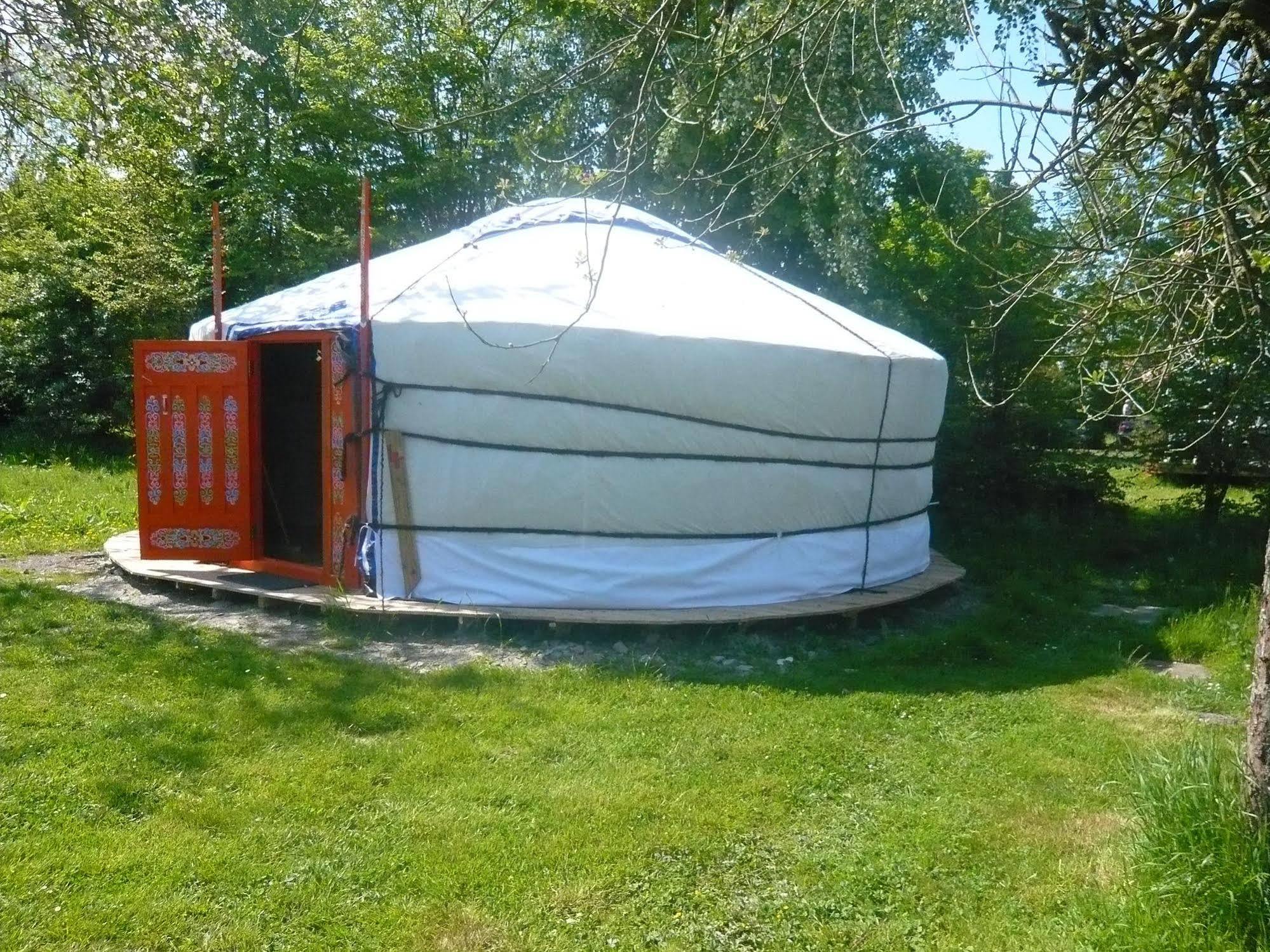 Le Village Insolite Yourte Et Roulotte Saint-Benoît-des-Ondes Exterior foto
